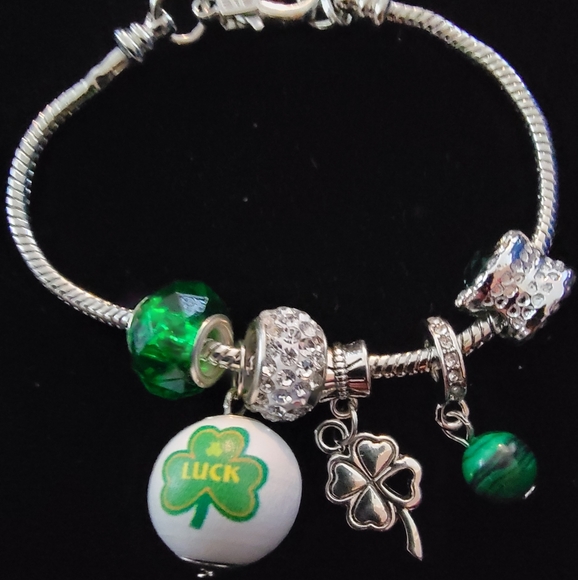 NEW ST PATRICKS DAY BRACELET - Picture 3 of 5